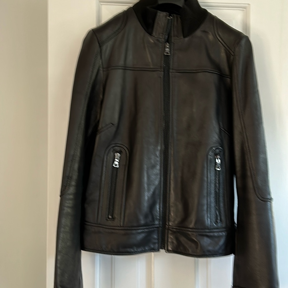 TAHARI LEATHER JACKET